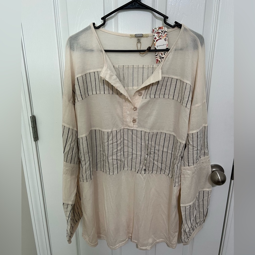 GIMMICKS BY Buckle brand new top